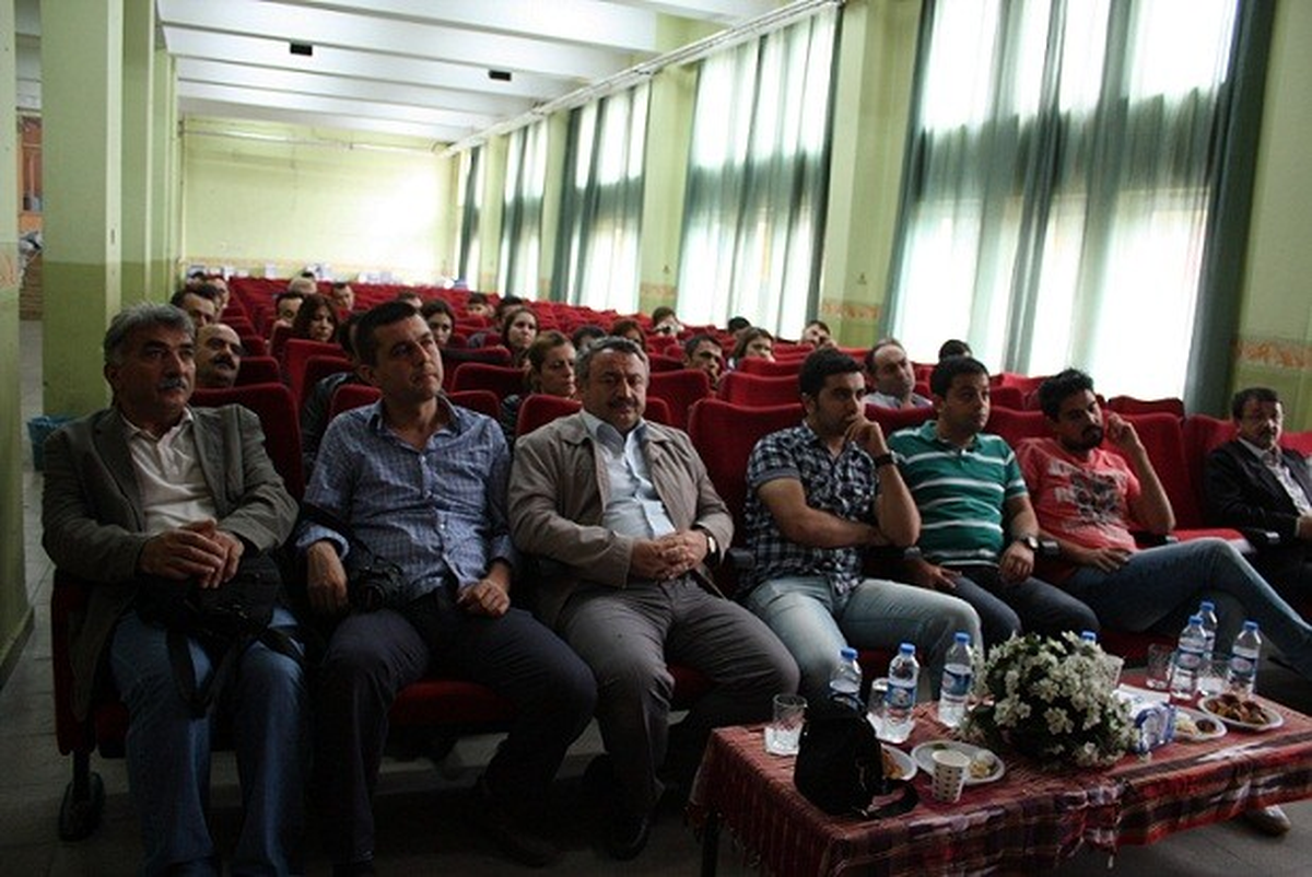 Gökçebey\'de Fotoğraf Çekimi Konferansı Düzenlendi