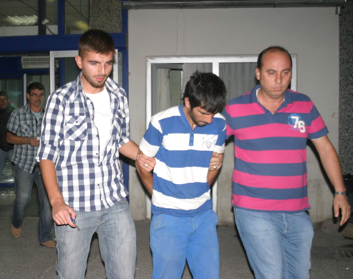 Hırsızı Arabaya Kitlediler