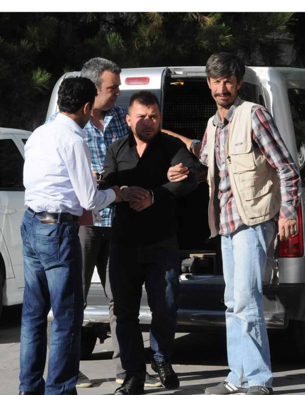 İnternette Tanıştığı Kıza Tecavüz Etti