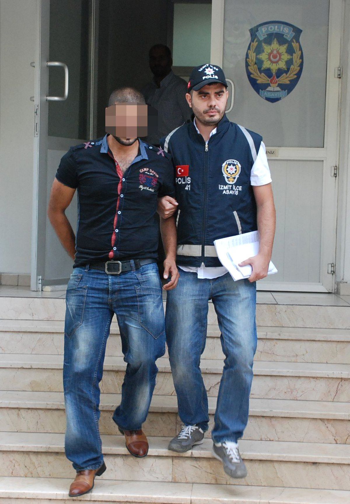 İzmit\'te Mahalle Kavgası Karakolda Bitti