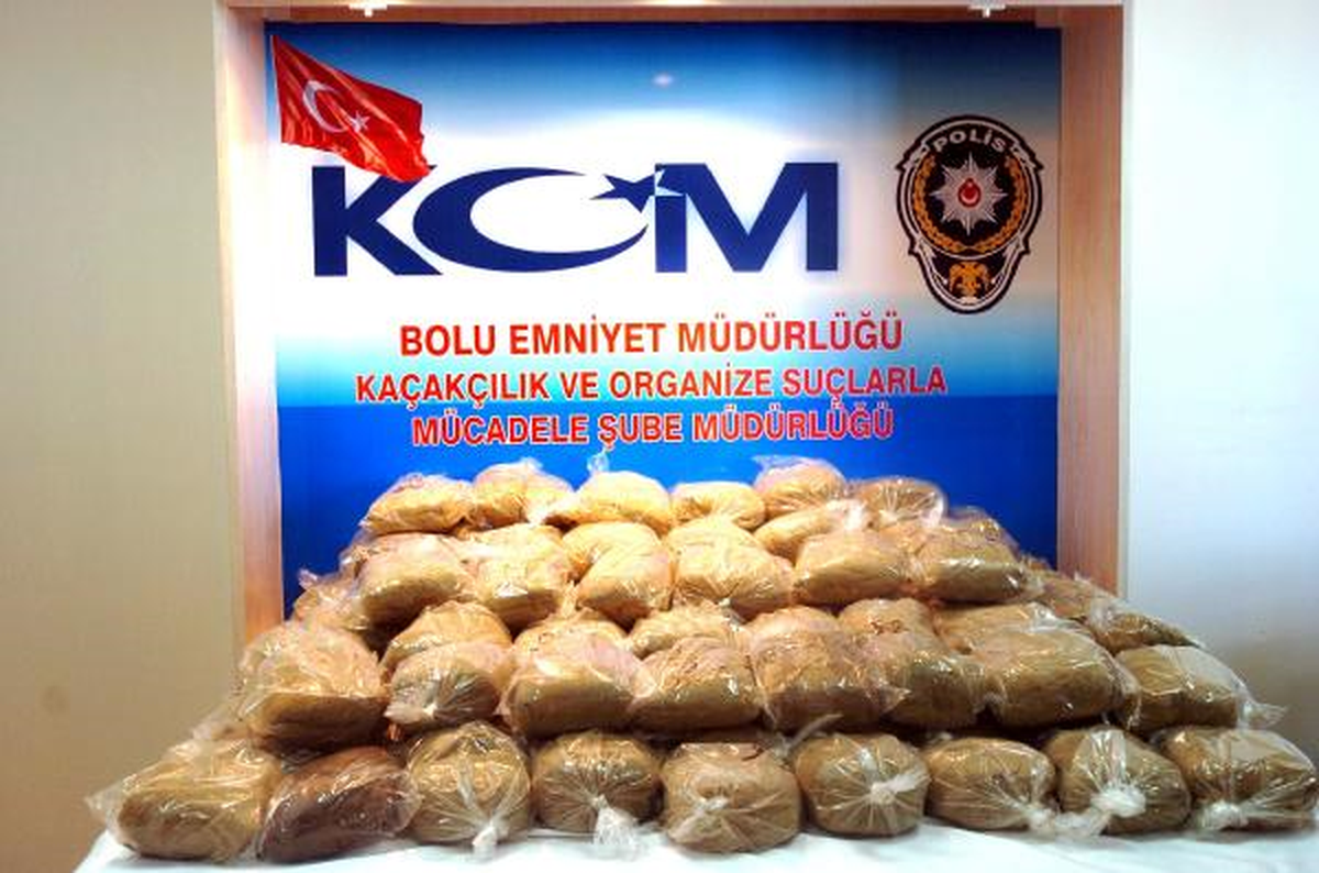 Kamyon Sürücüsünün Yatağından 125 Kilo Esrar Çıktı