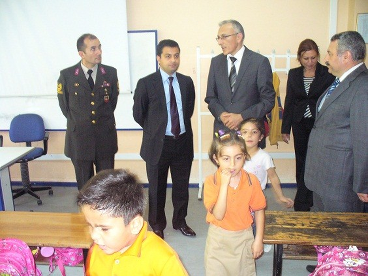 Kaymakam Hamitoğlu\'ndan Okula Ziyaret