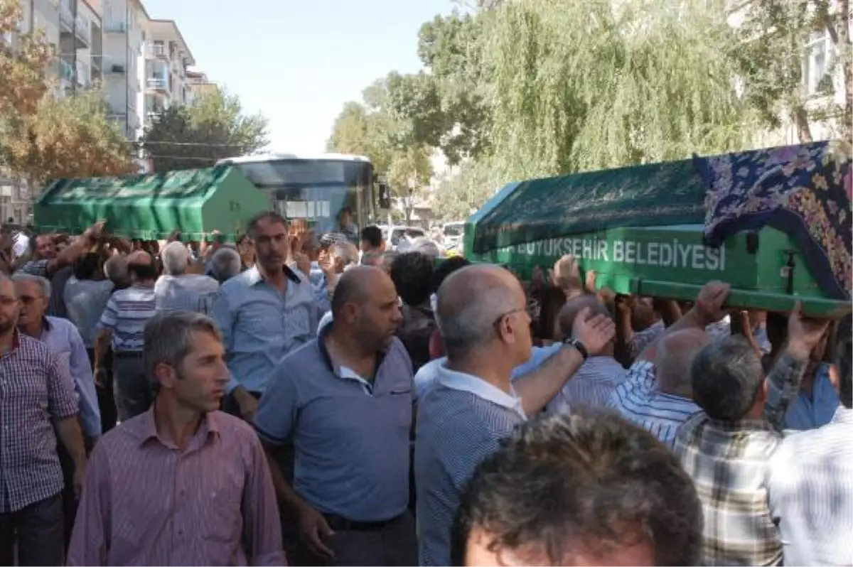 Kaza Kurbanı Anne- Kız Toprağa Verildi