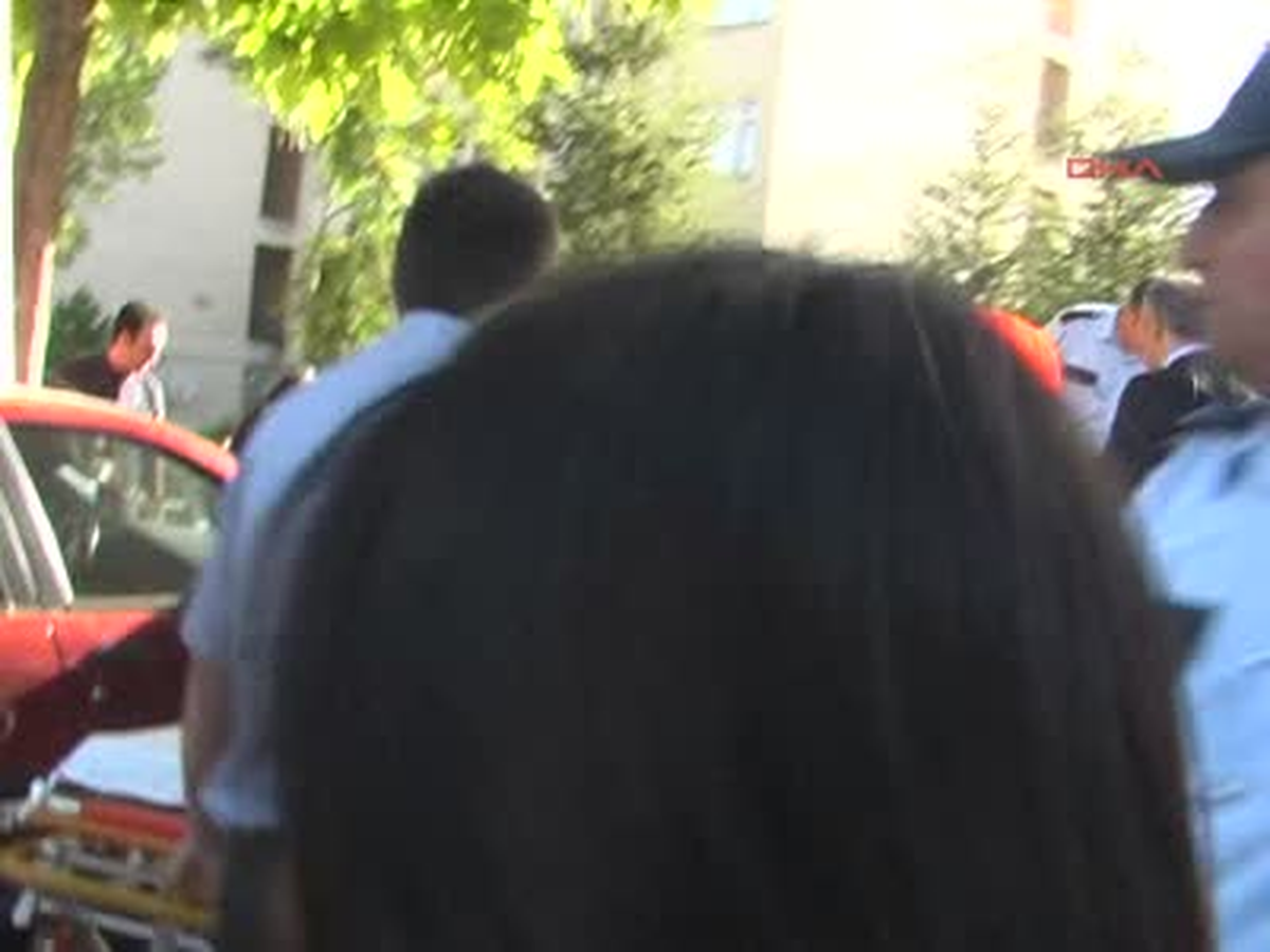 Otomobil Kaldırıma Çıktı 6 Üniversite Öğrencisi Yaralandı