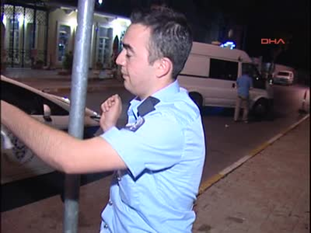Polis Merkezi Önünde Panik