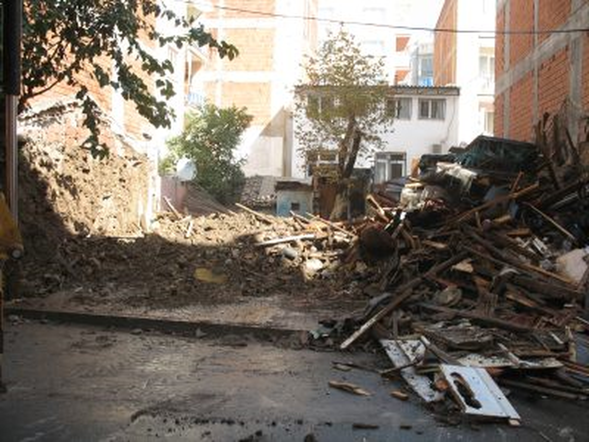 Tehlike Arz Eden Metruk Bina Yıkıldı