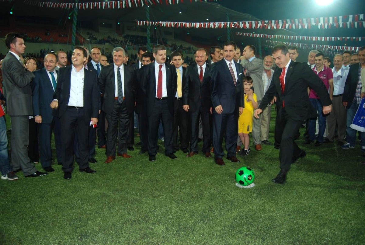 Türkiye\'nin En Büyük Amatör Kulüp Tesisi Açıldı