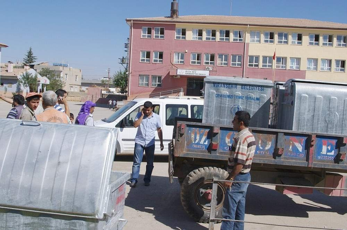 Viranşehir\'deki Okullara Konteynır Dağıtıldı