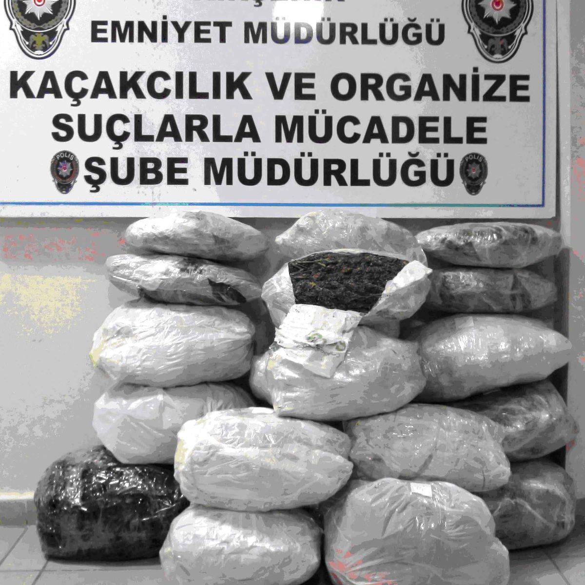 Yol Kontrolünde Korkan Kurye, "Bagajda Esrar Var" Dedi