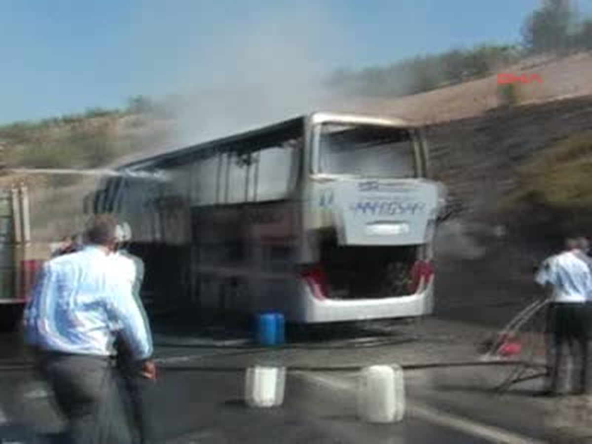 Yolcu Otobüsü Yandı: 26 Kişi Ölümden Döndü
