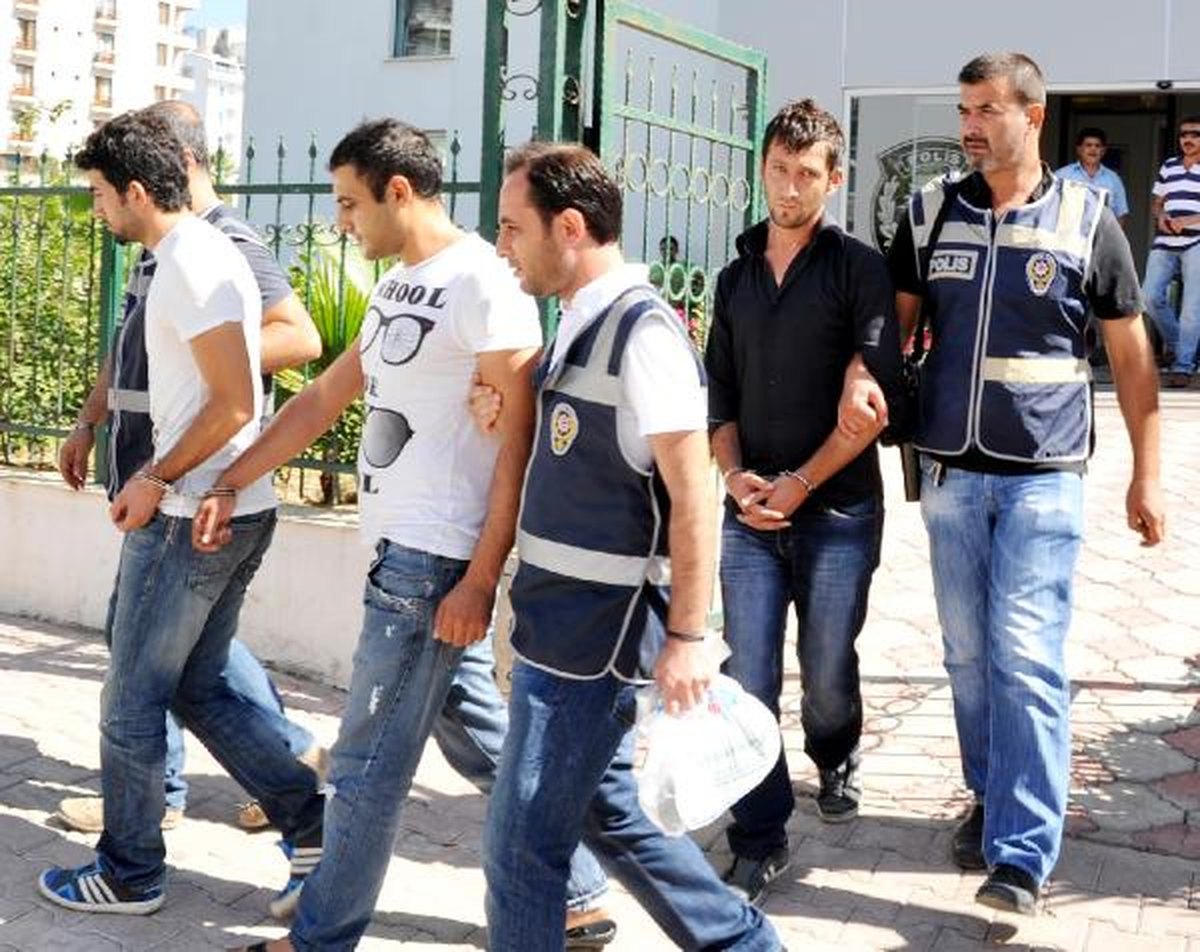 Fuhuş Yapan Kadını Girmedi Diye Dövdüler