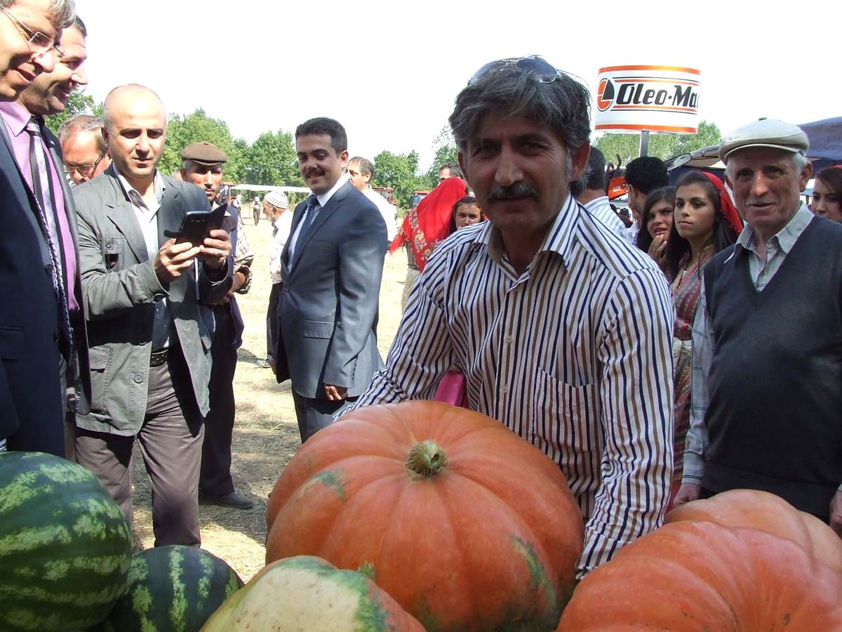 45 Kiloluk Kabak Yetiştirdi