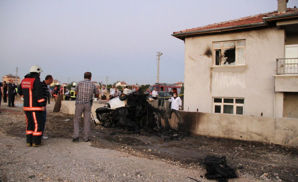 Ankara\'da Eğitim Uçağı Düştü, 1 Ölü 1 Yaralı (2)