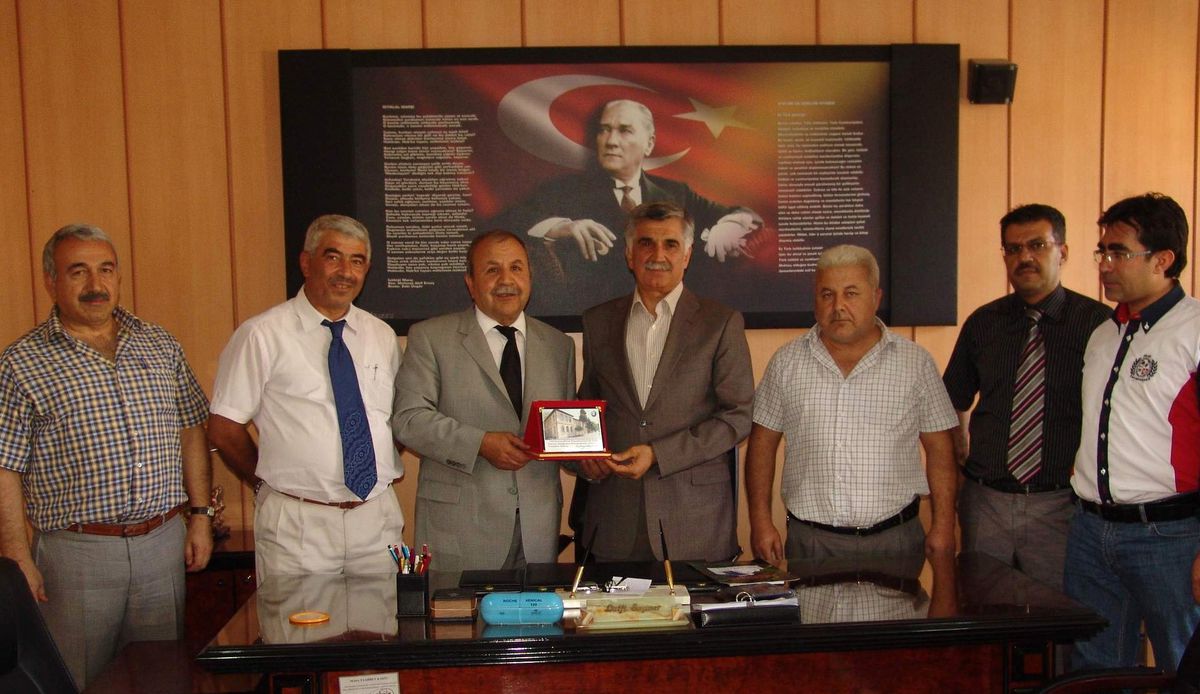 Başkan Büyükaslan\'a Teşekkür Plaketi