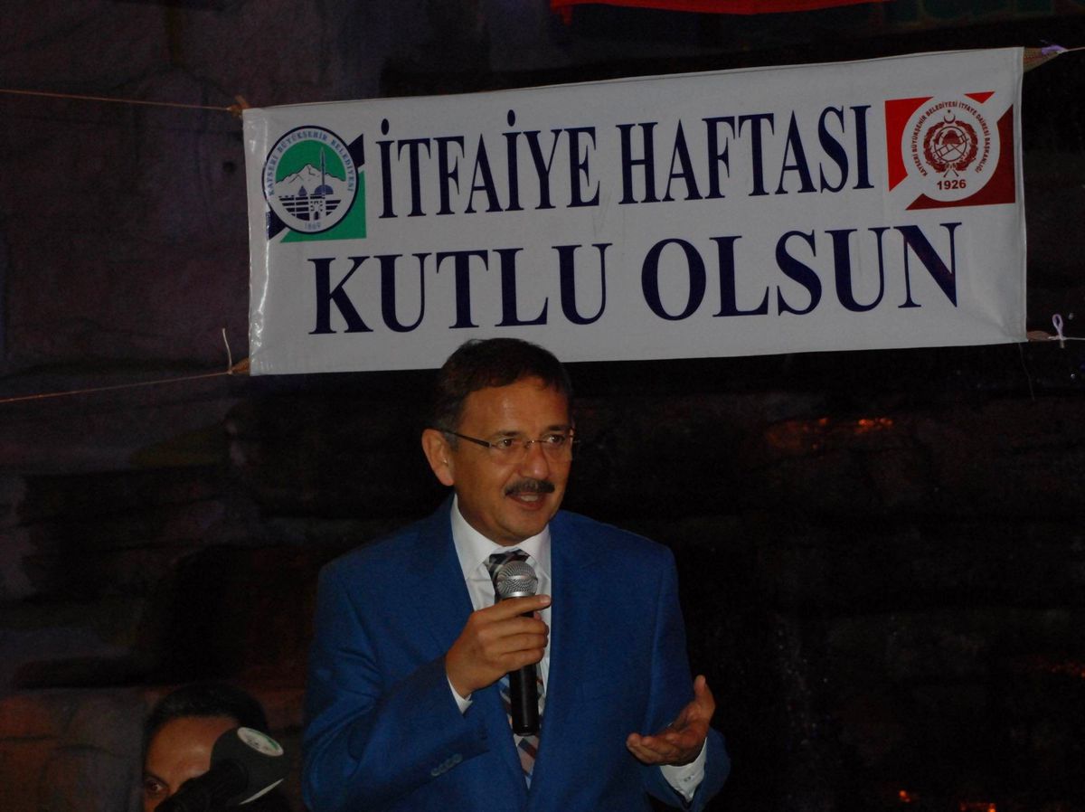 Başkan Özhaseki İtfaiye Personeline Yemek Verdi