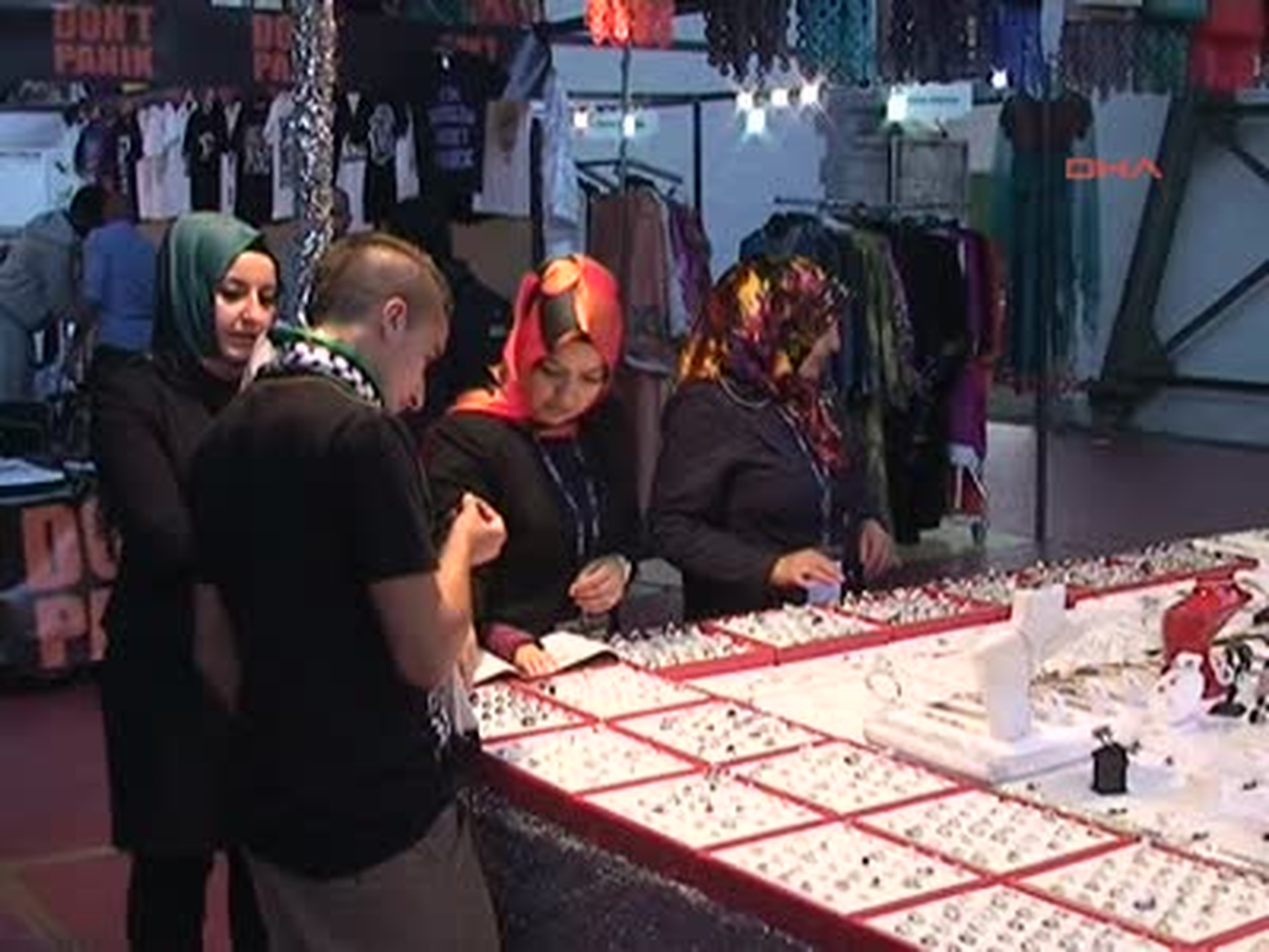 Brüksel\'de İlk Kez Helal Fuarı Açıldı