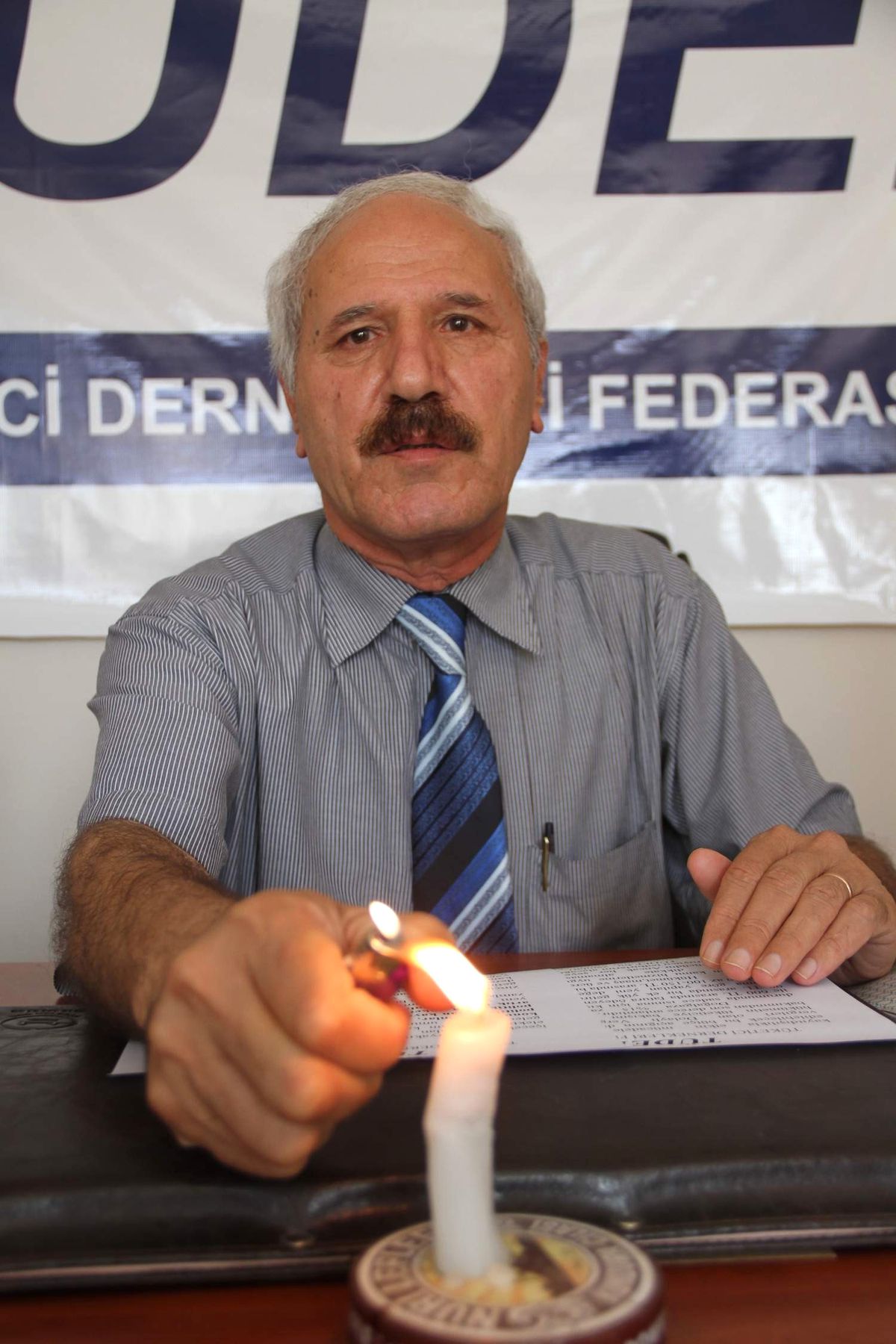 Doğalgaz ve Elektrik Zammına Mumlu Protesto
