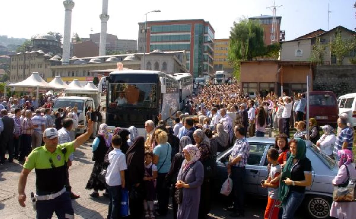 Hacı Adayları Dualarla Uğurlandı