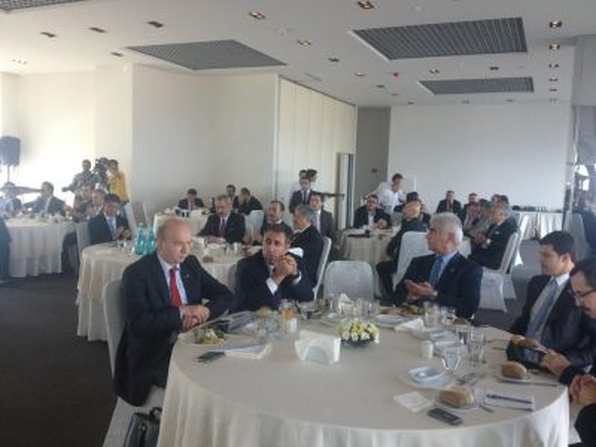 İş Adamları ve Siyasiler Bir Araya Geldi