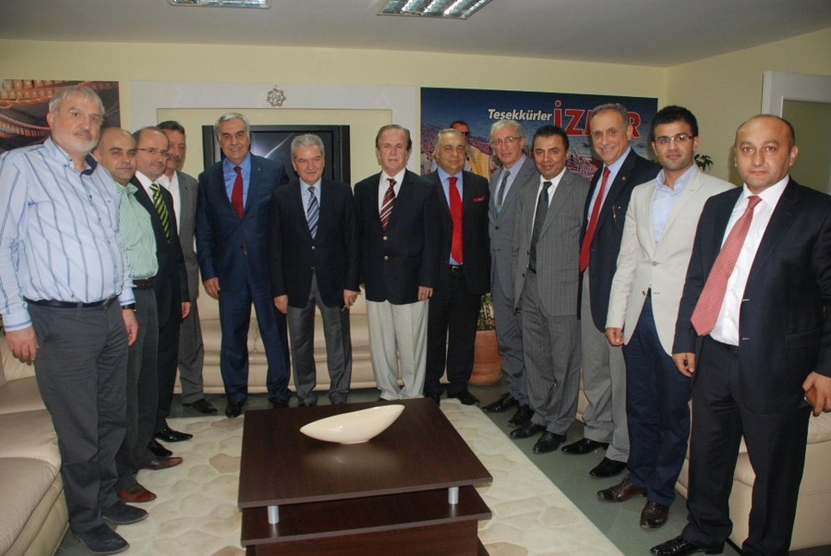 İzmir Ticaret Odası (İto) Başkanı Ekrem Demirtaş\'tan AK Parti Yönetimine Ziyaret