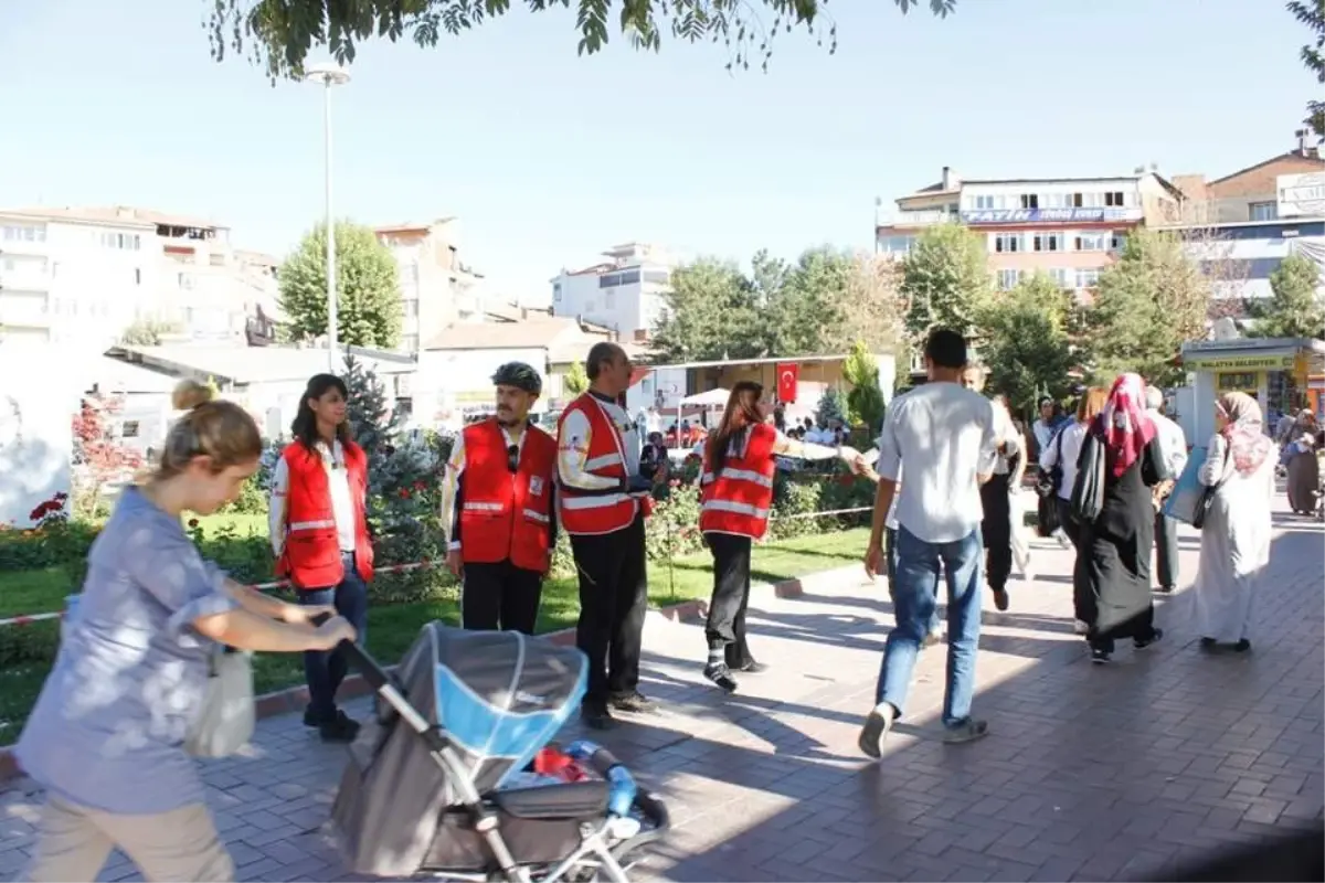 Kan Bağışı İçin Broşür Dağıttılar