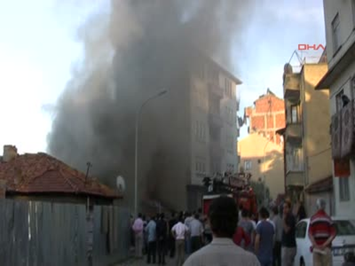 Kastamonu Taşköprü\'de Yangın 1 Ev Kül Oldu )