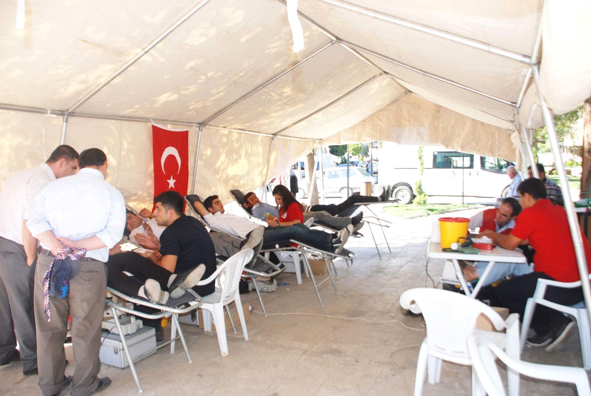 Kızılay Besni\'de Kan Bağışı Kampanyası Düzenlendi