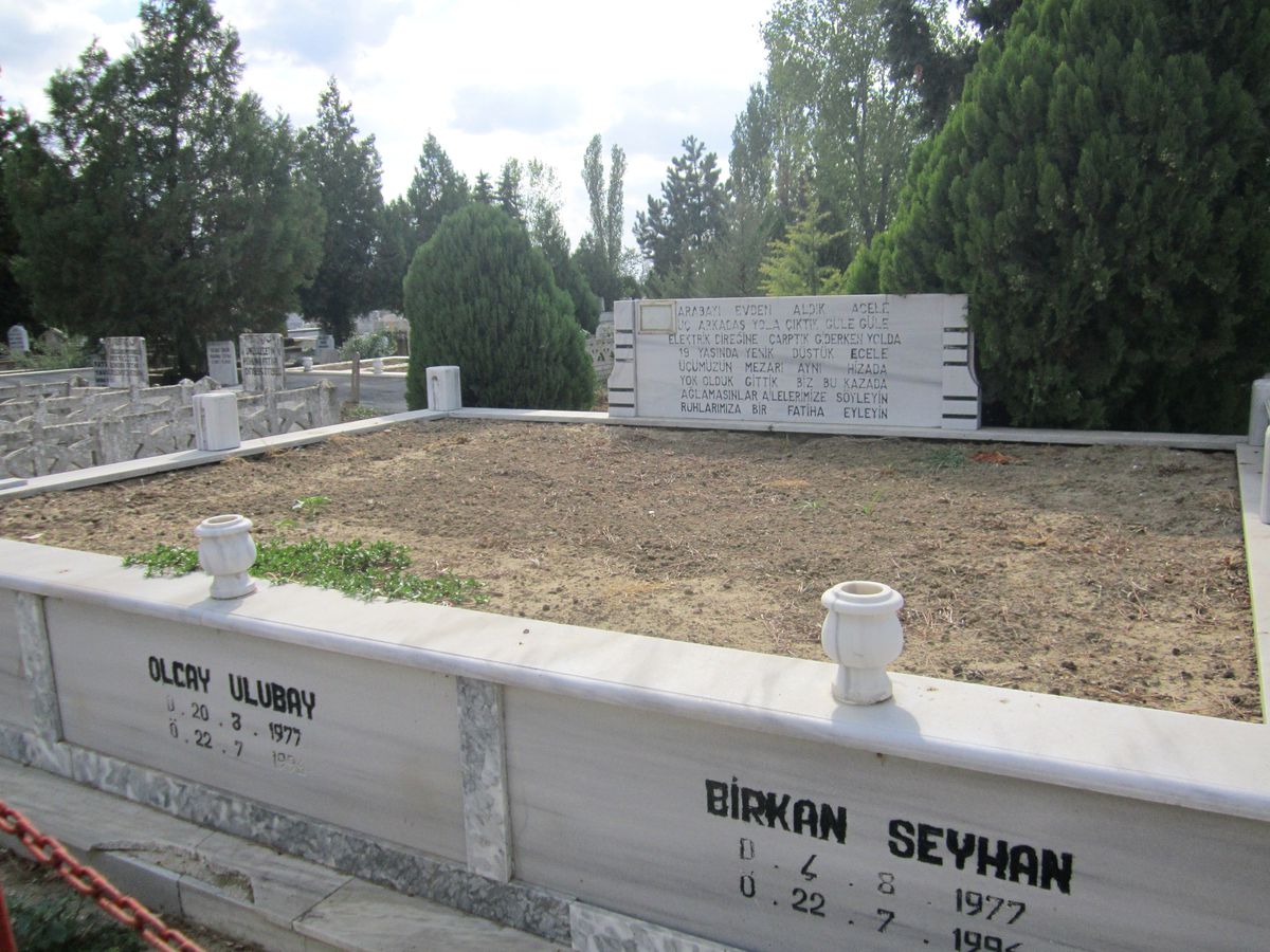 Lüleburgaz\'da İbretlik Mezar Taşı