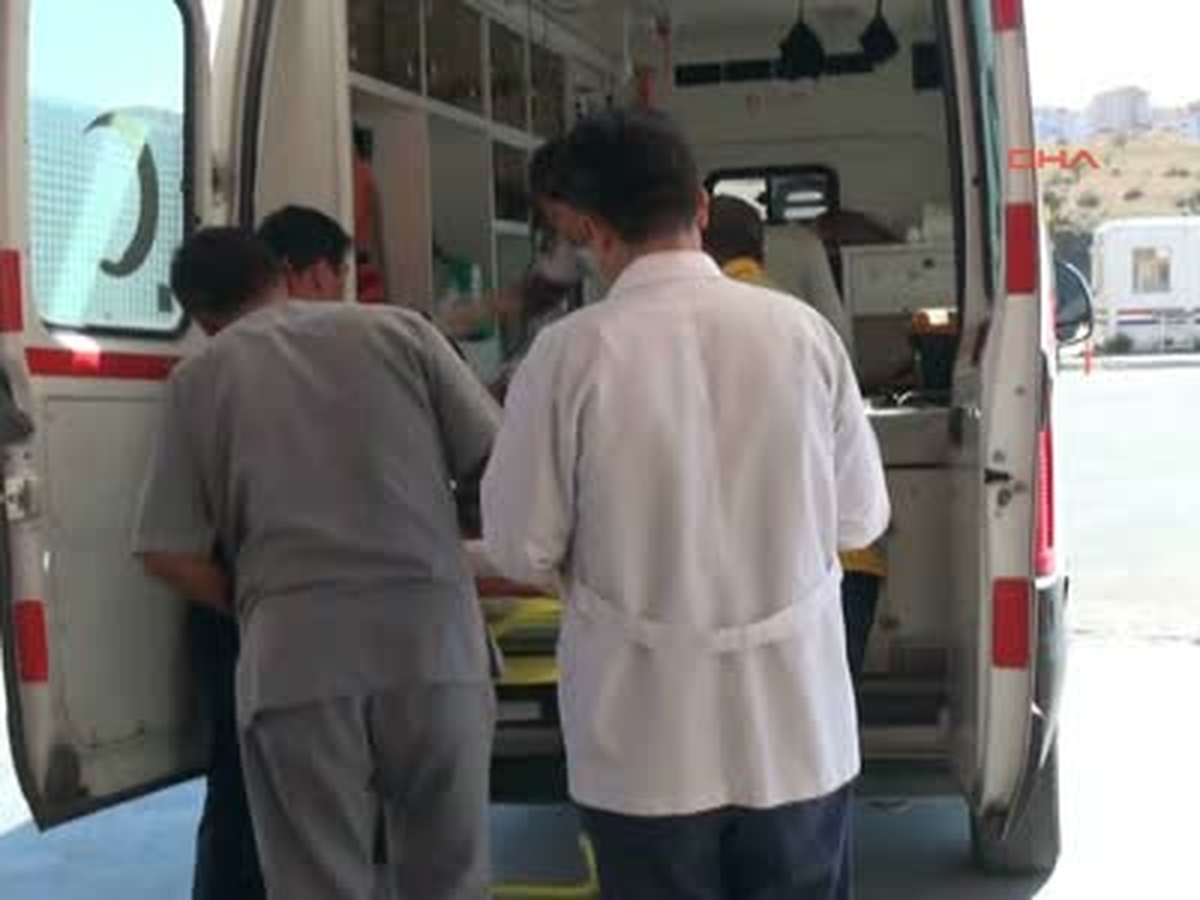 Minibüs ile Otomobil Çarpıştı: 9 Yaralı