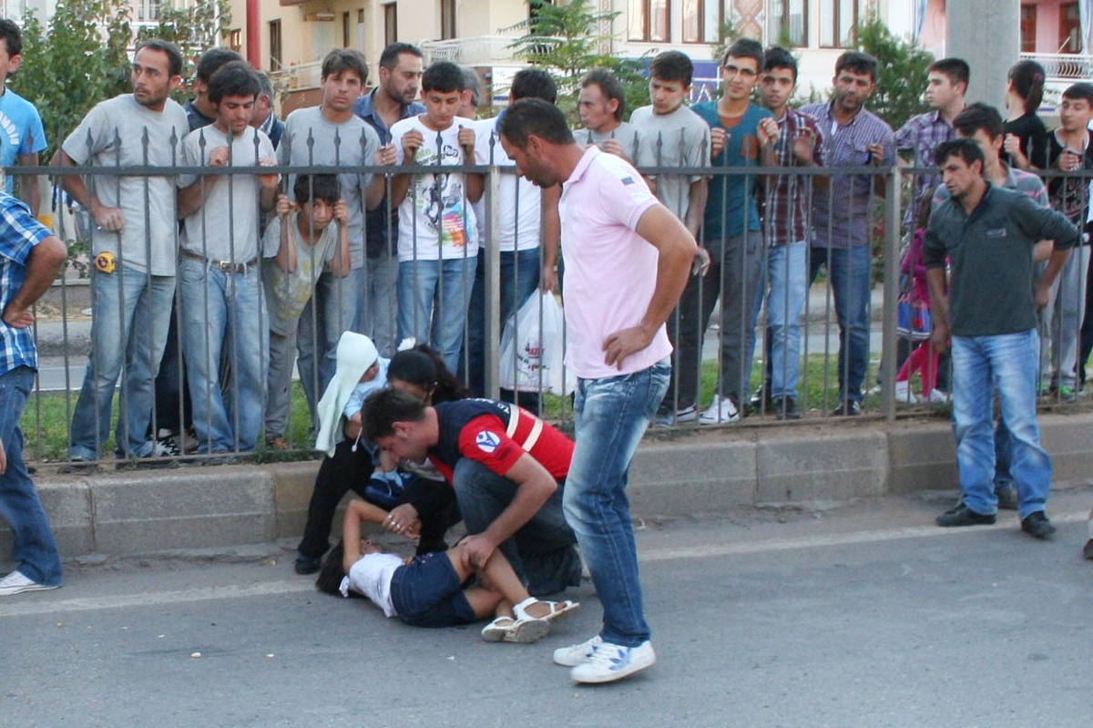 Otomobilin Çarptığı Çocuk Yaralandı