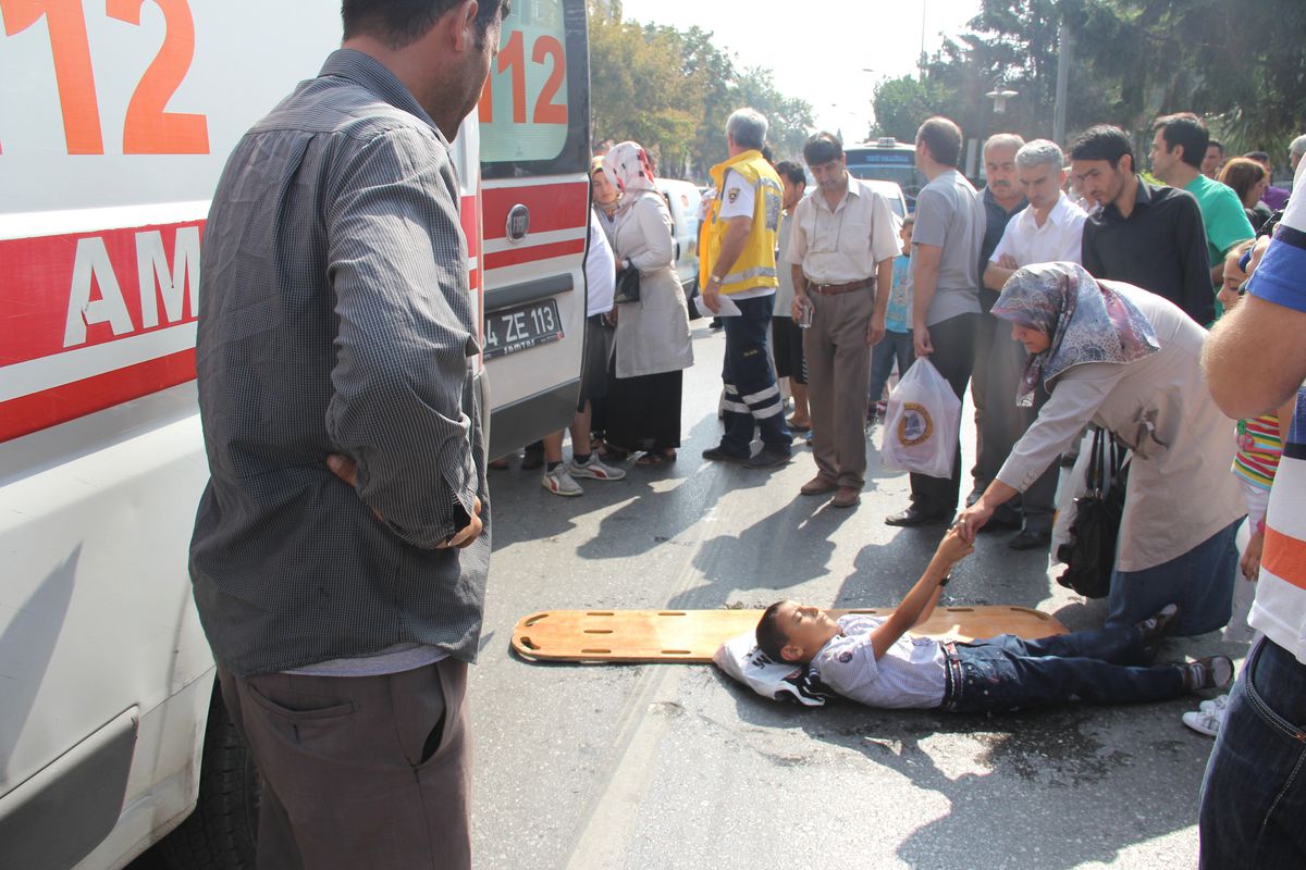 "Anne Elimi Bırakma"