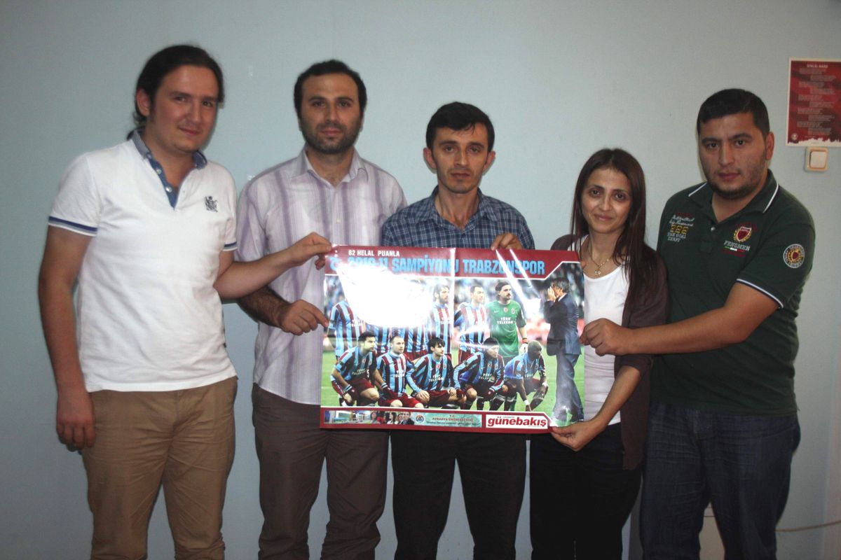 Taraftar İstedi Gazete 2. Kez Trabzonspor\'un Şampiyonluk Posterini Dağıttı