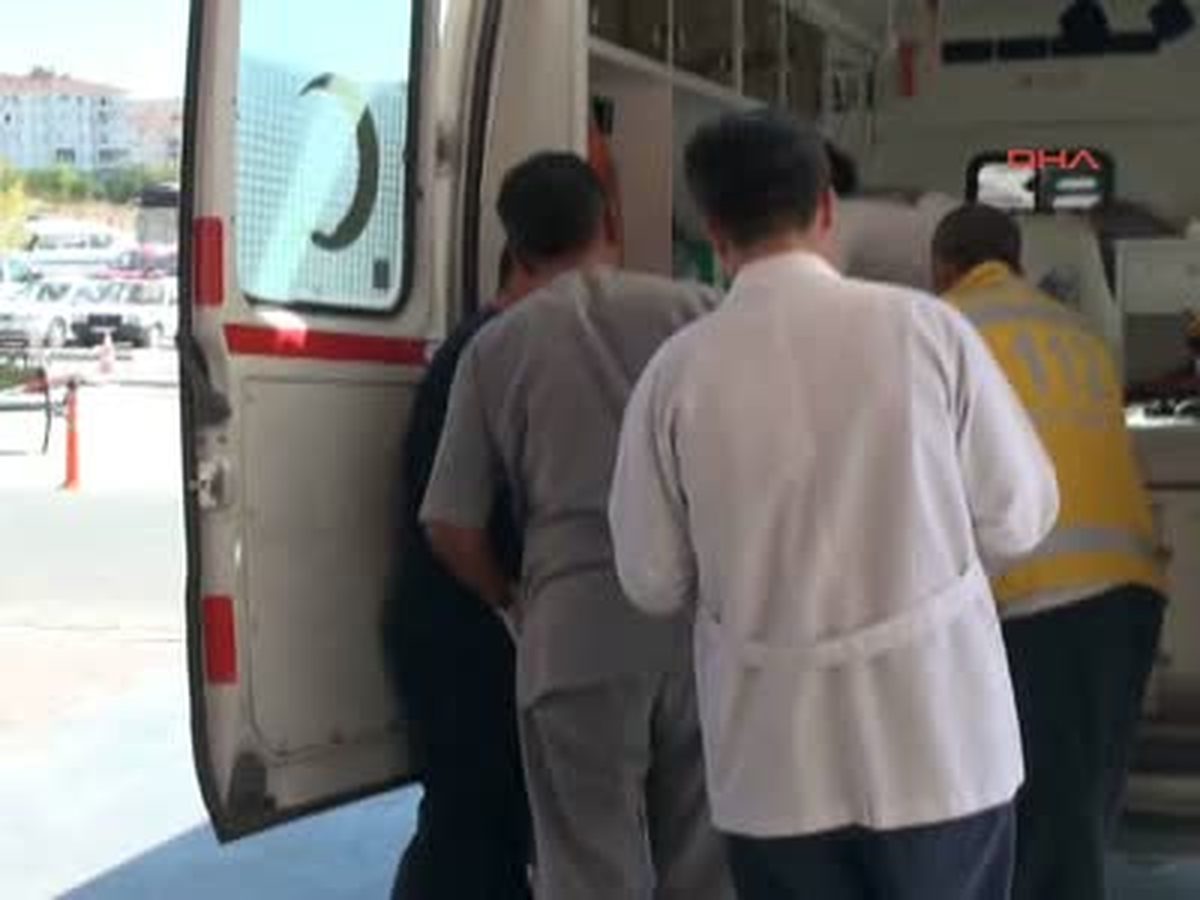 Minibüs ile Otomobil Çarpıştı: 9 Yaralı