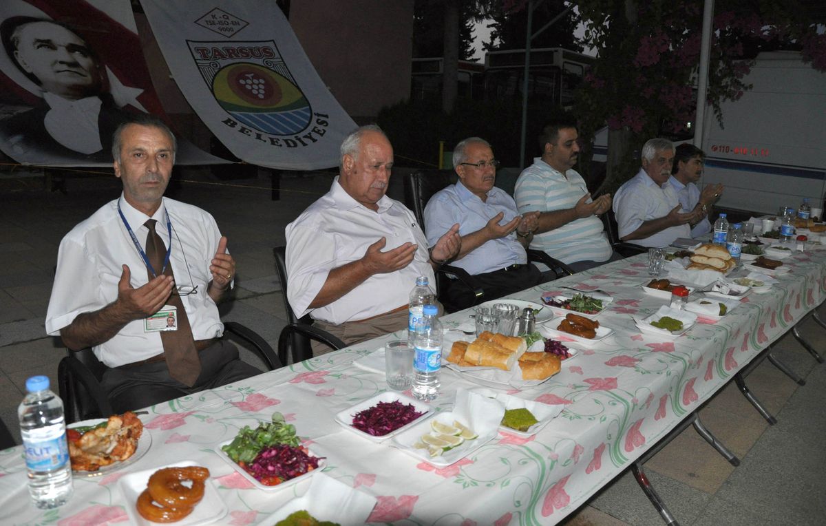 Tarsus\'ta İtfaiyeciler Dualarla Anıldı