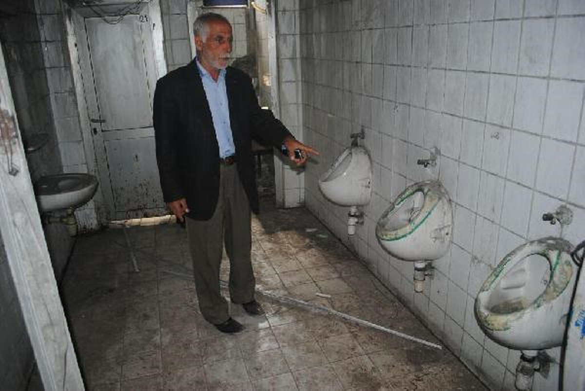 Velilerden Deprem Hasarlı Okulda Eğitime Tepki