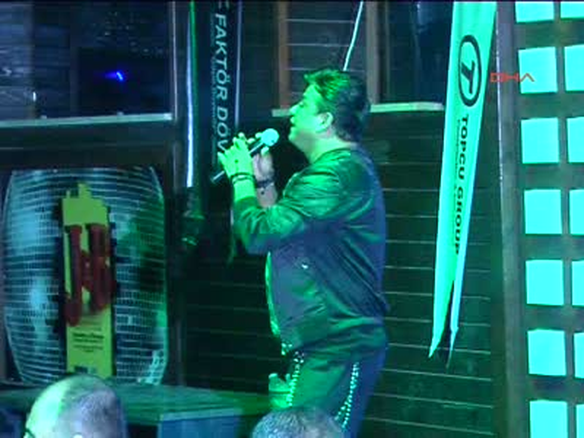 1 Saatlik Konser İçin 2 Saat Beklediler