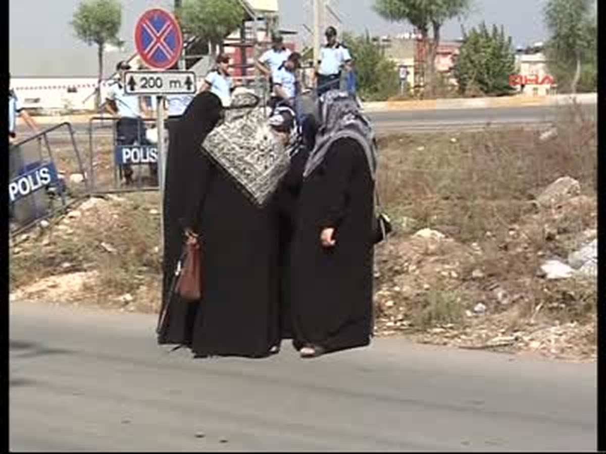 Adana\'da ABD Konsolosluğu Önünde \'Film\' Protestosu