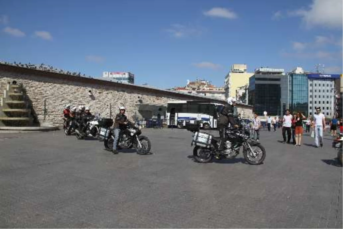 "Barış Motorcuları" Taksim Meydanı\'nda