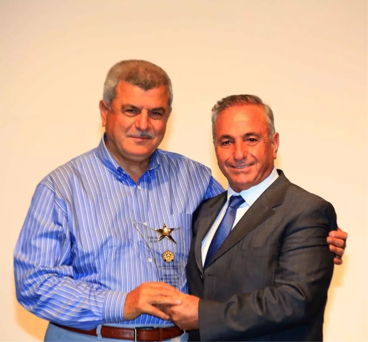 Başkan Karaosmanoğlu\'ndan Gesiad\'dan Vefa Ödülü