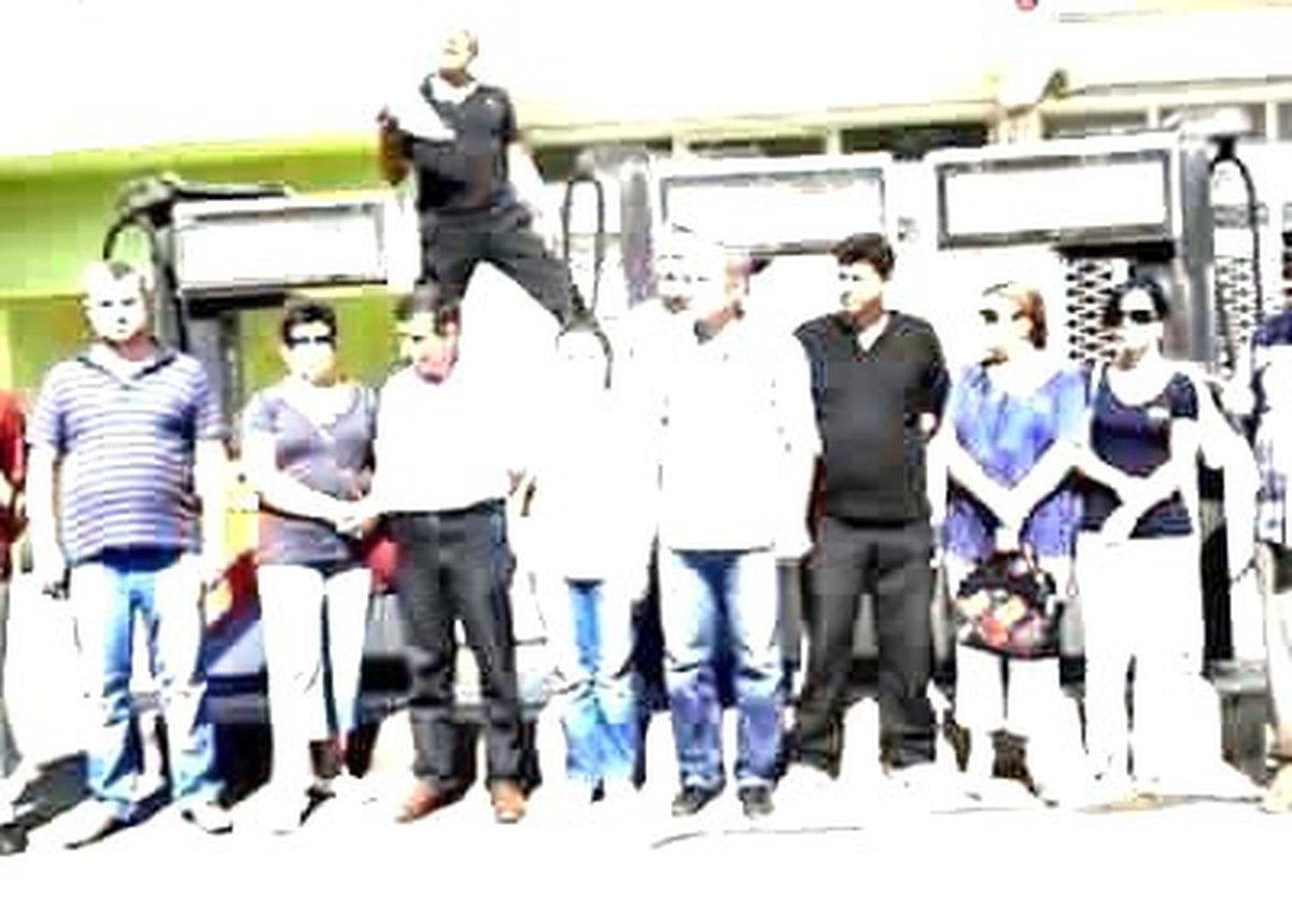 Benzin Zammına Madalyalı Protesto