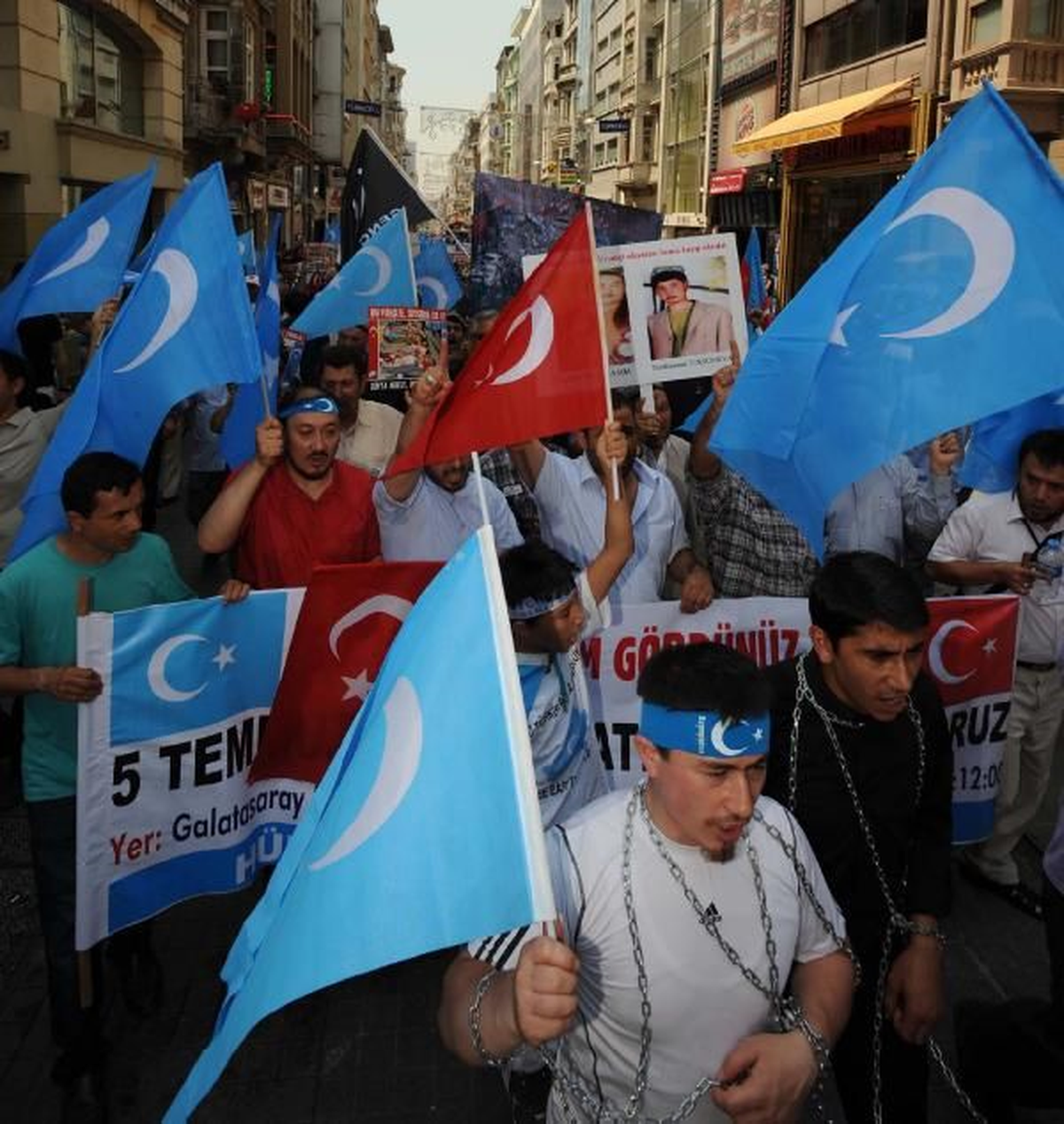 Doğu Türkistanlılar Çin\'i Protesto Etti