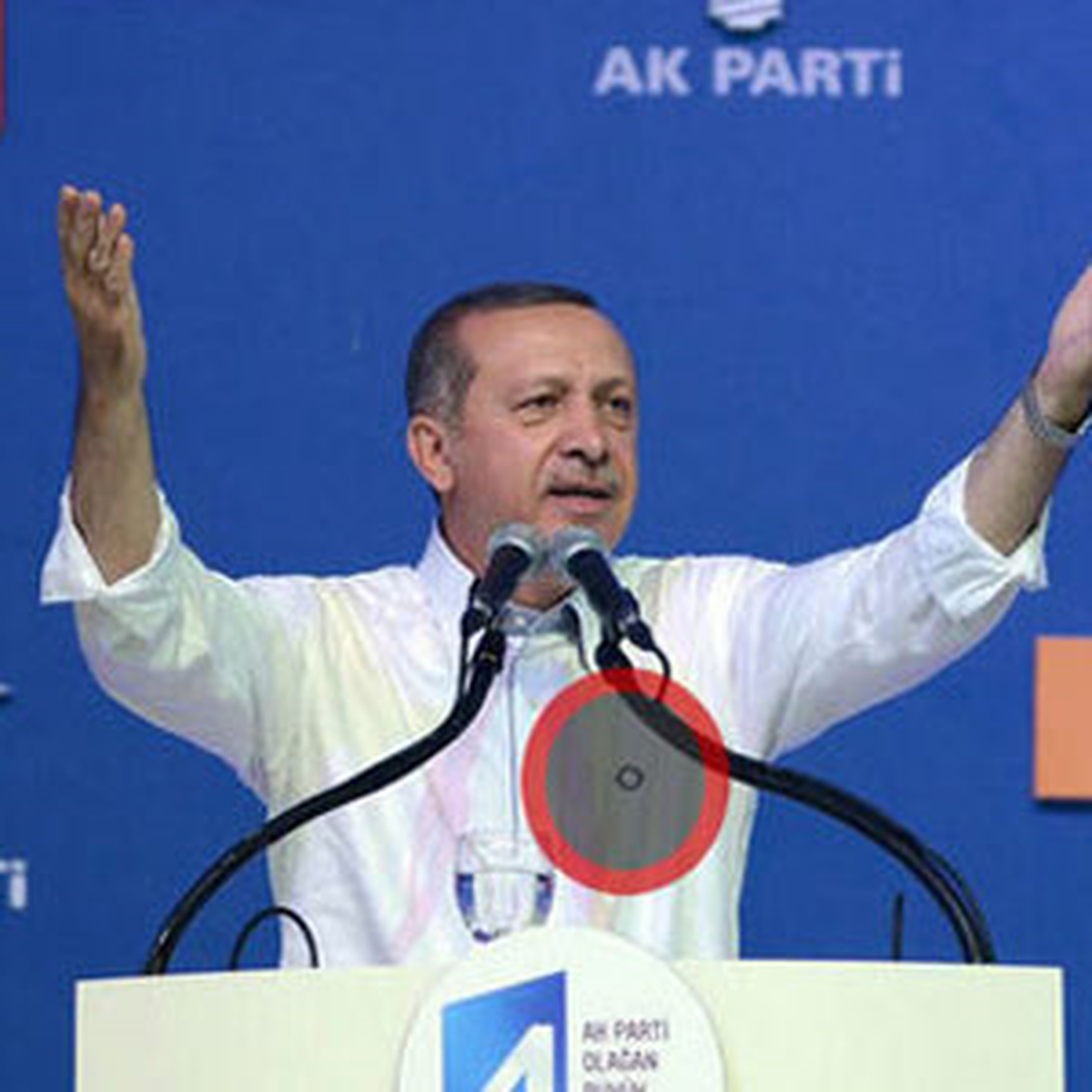 Erdoğan\'ın Gömleğindeki Sembol