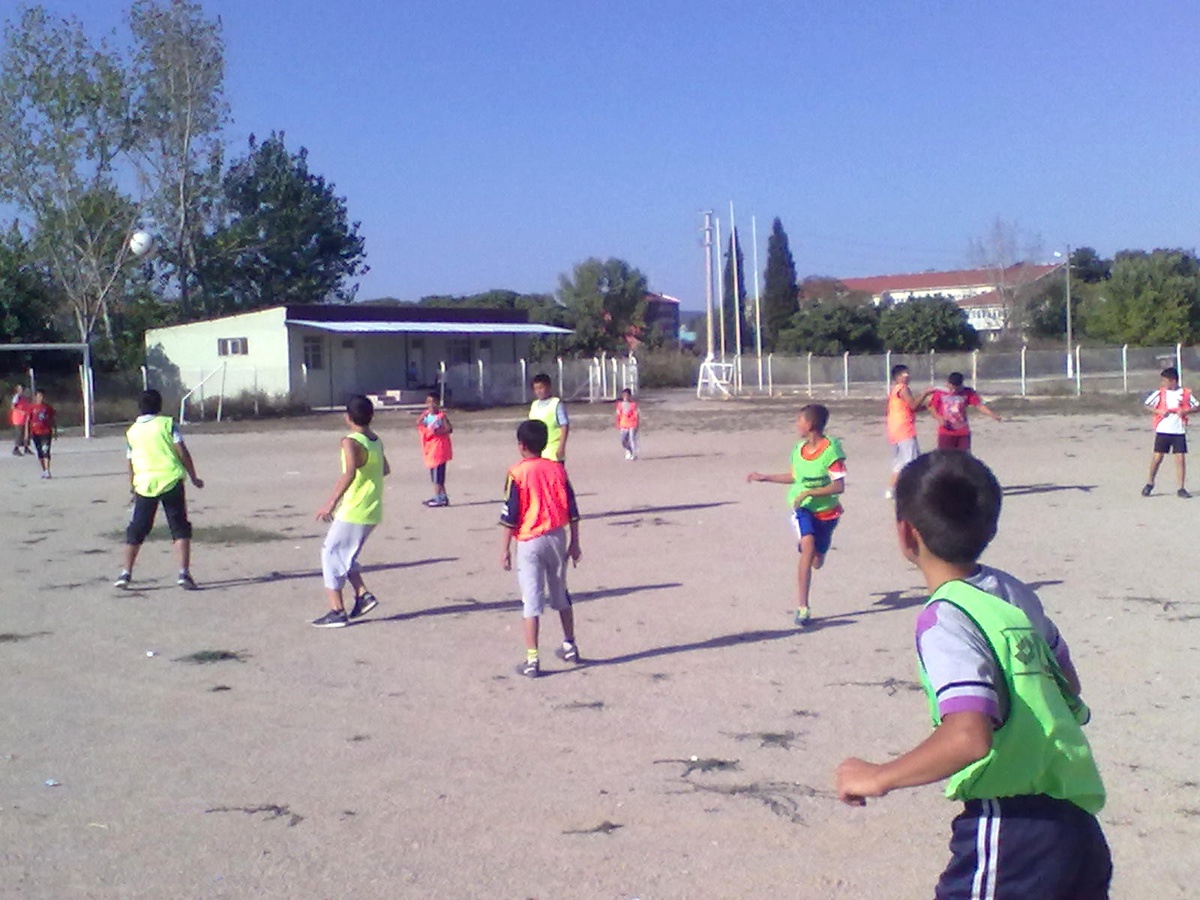 Ezine\'de Futbol Okuluna Büyük İlgi