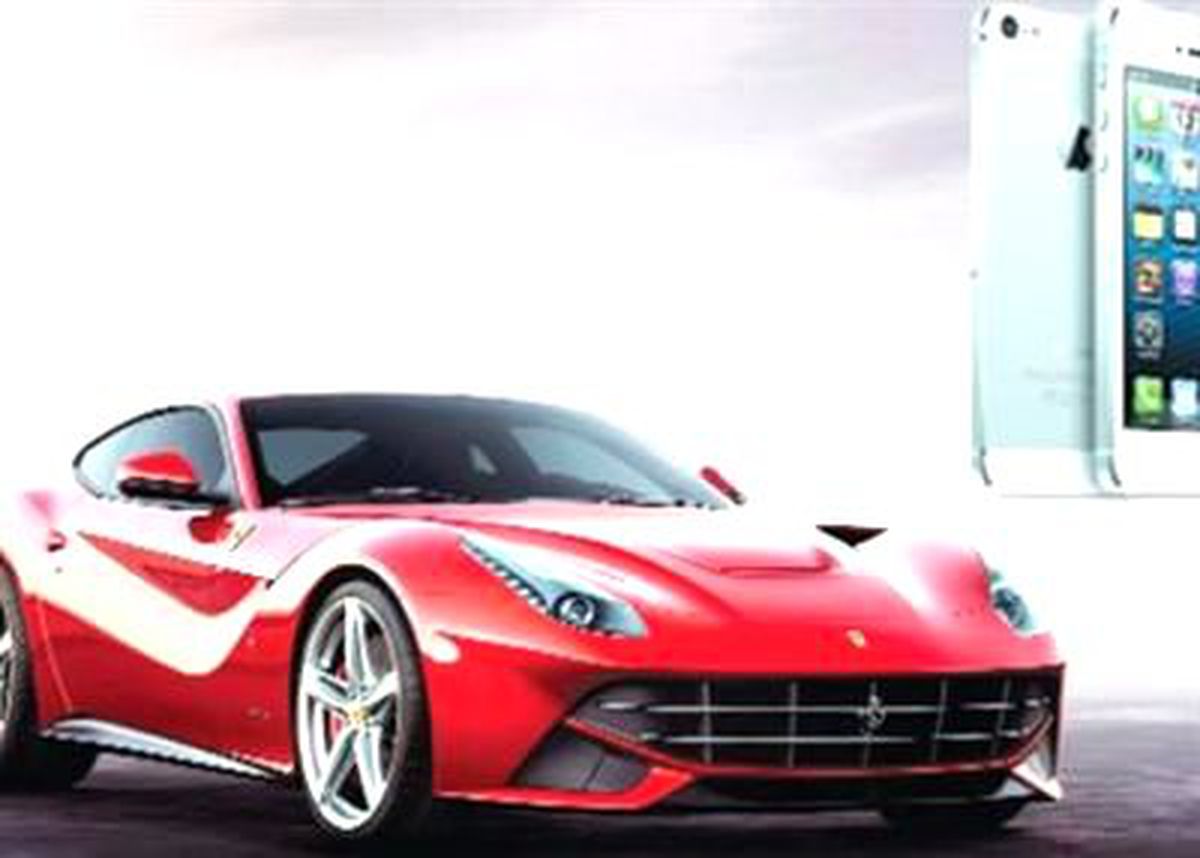 Ferrari\'yle İphone 5 Satın Almaya Geldi