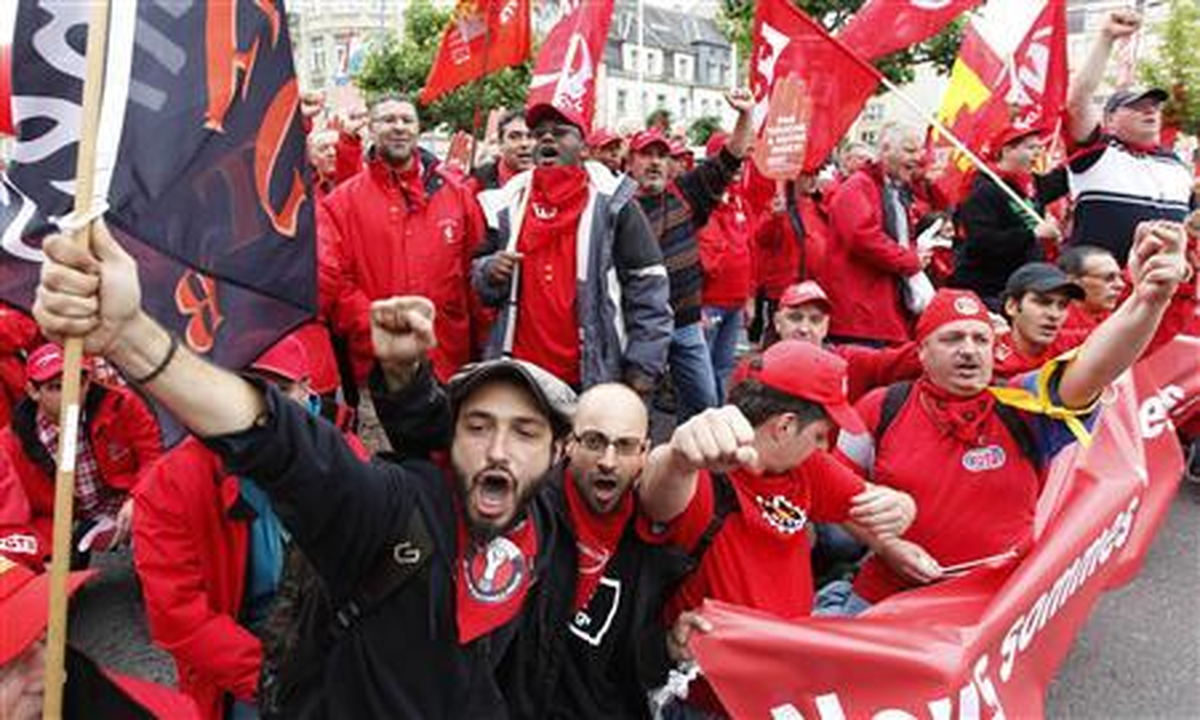 Fransa\'da Ekonomiyi Kurtarma Önlemleri Protesto Edildi
