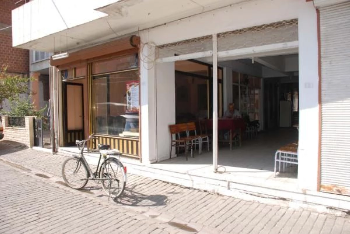 Kahvehane Önüne Oturmak Yasak Çine\'de Erkeklerin Kahvehane Önüne Oturması Yasaklandı