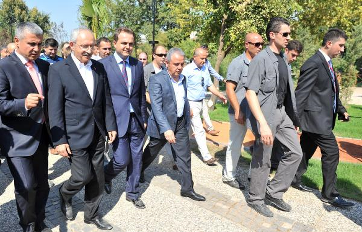 "Salonda Milletin Adı Niye Yazmıyor?"
