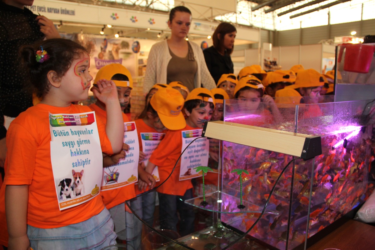 Minikler Pet Show Fuarı\'nı Ziyaret Etti