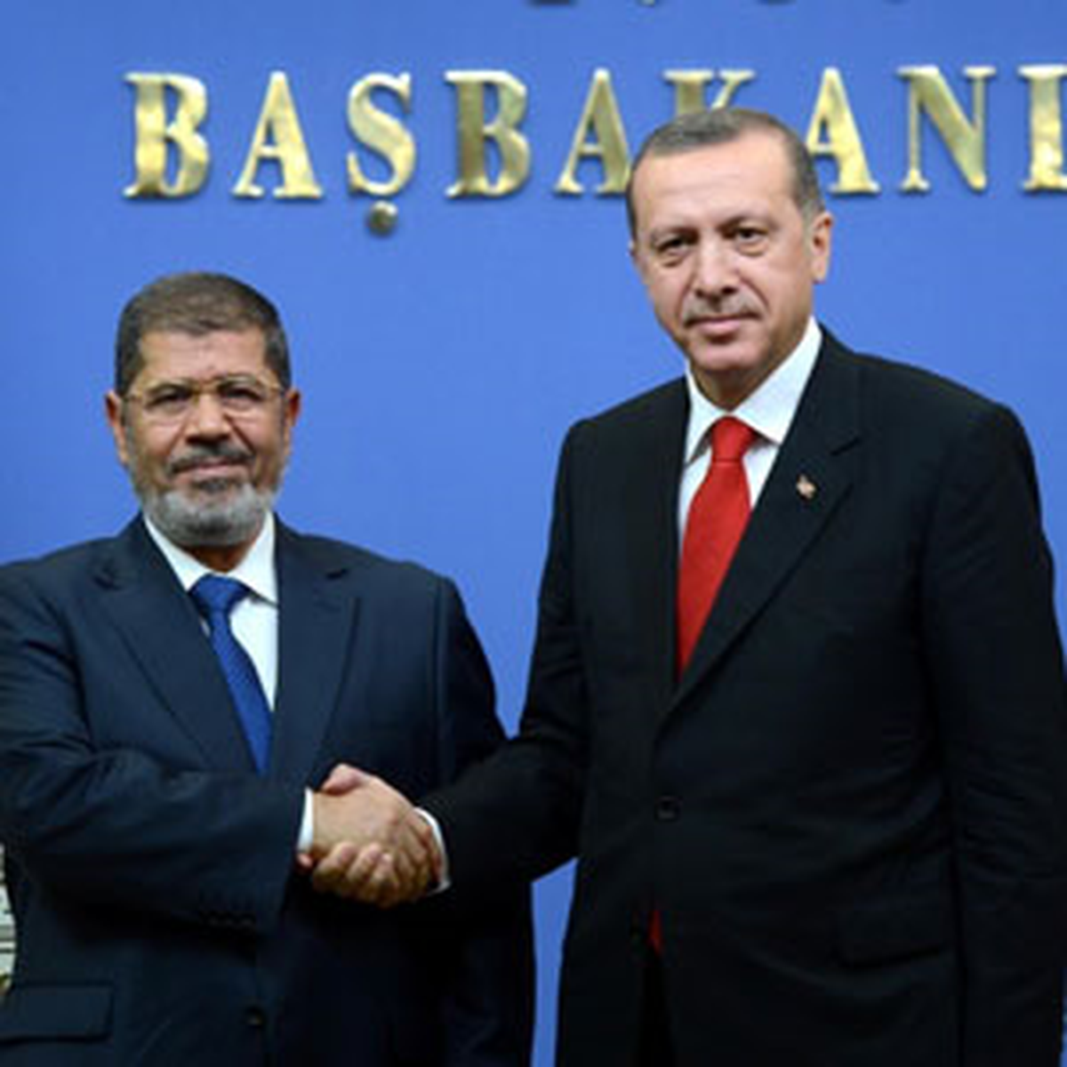 Mısır Cumhurbaşkanı Mursi Başbakanlık\'ta