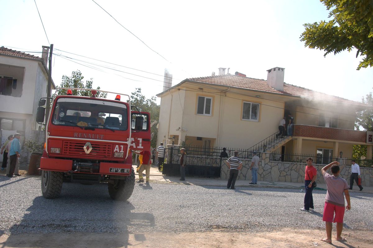 Muğla\'da Ev Yangını Korkuttu